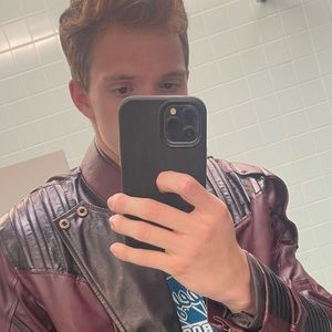 Meet your Posher, Derrick